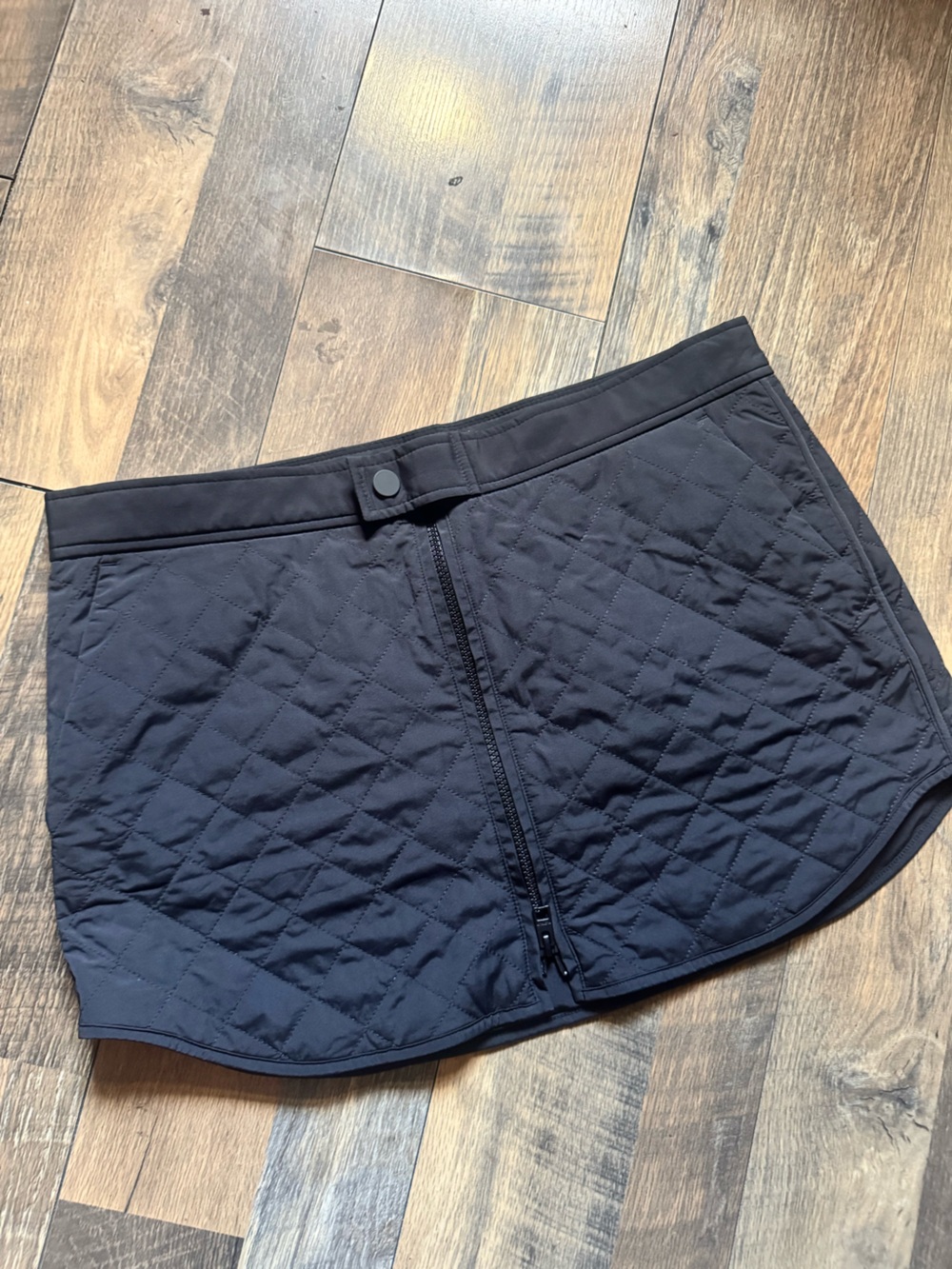 Athleta Toasty Buns Quilted Black Zip Front Skirt